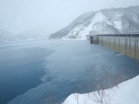 宝仙湖、結氷の気配なし…